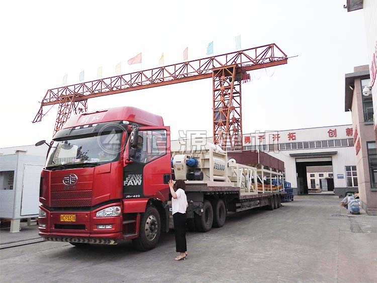 HZS60（中国）有限责任公司装车发货，发往新疆